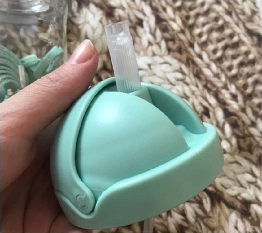 Nevylévací hrníček s brčkem 360° - SOBÍK - 250 ml