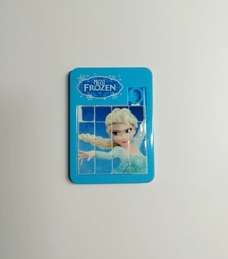 Kapesní posunovací puzzle 4 x 4 - LEDOVÉ KRÁLOVSTVÍ - Elsa - modré