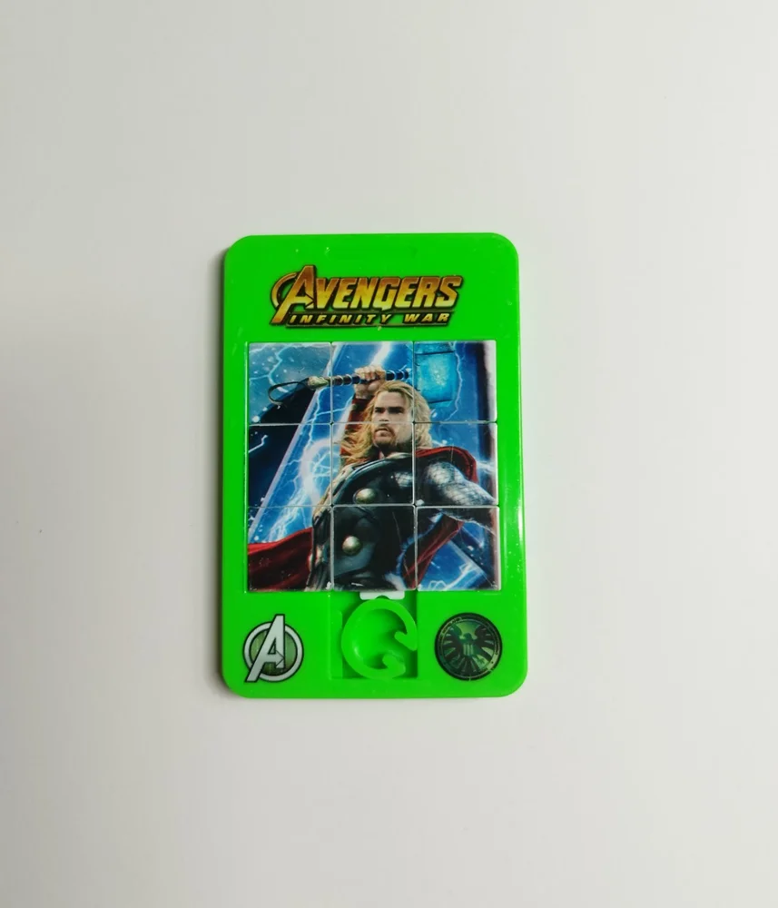 Kapesní posunovací puzzle 4 x 4 - AVENGERS - Thor - zelené