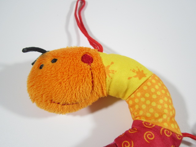 Barevná housenka na zavěšení