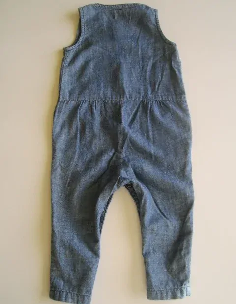 Džínový overálek bez rukávů