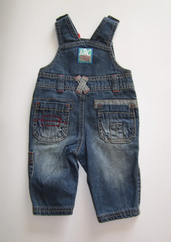 Džínové lacláčky