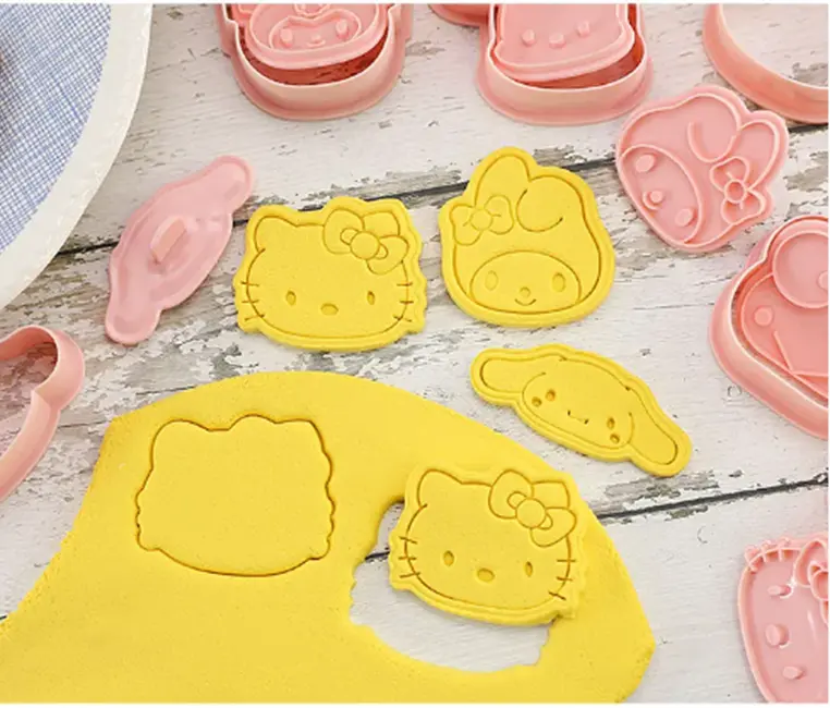 3D vykrajovátka na sušenky - HELLO KITTY 1 - 8 ks 