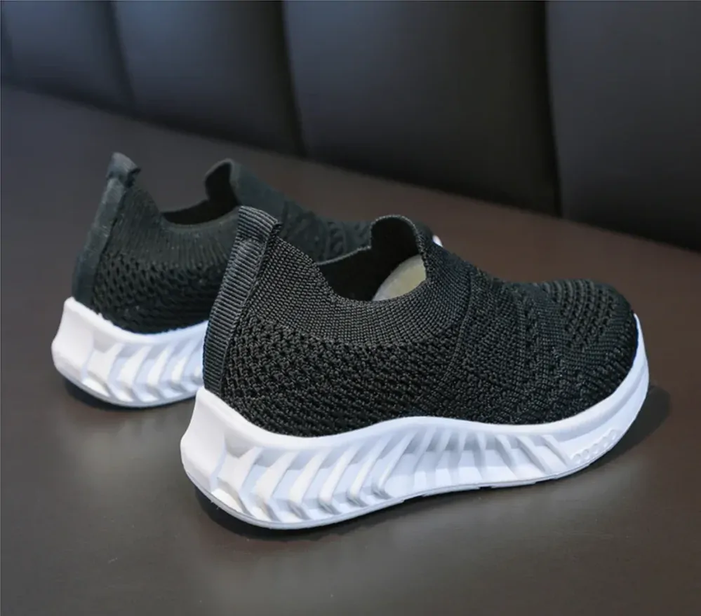 Síťované tenisky - ČERNÉ - (3-4 roky)