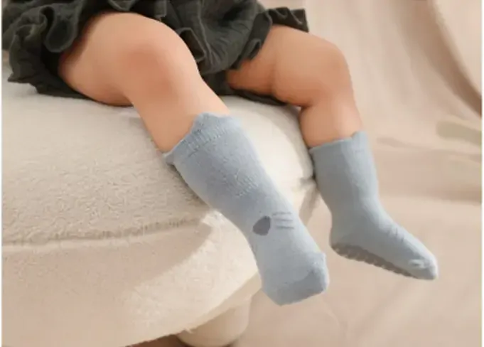 Protiskluzové ponožky - MYŠKA - ŠEDÉ - (12-36m)M