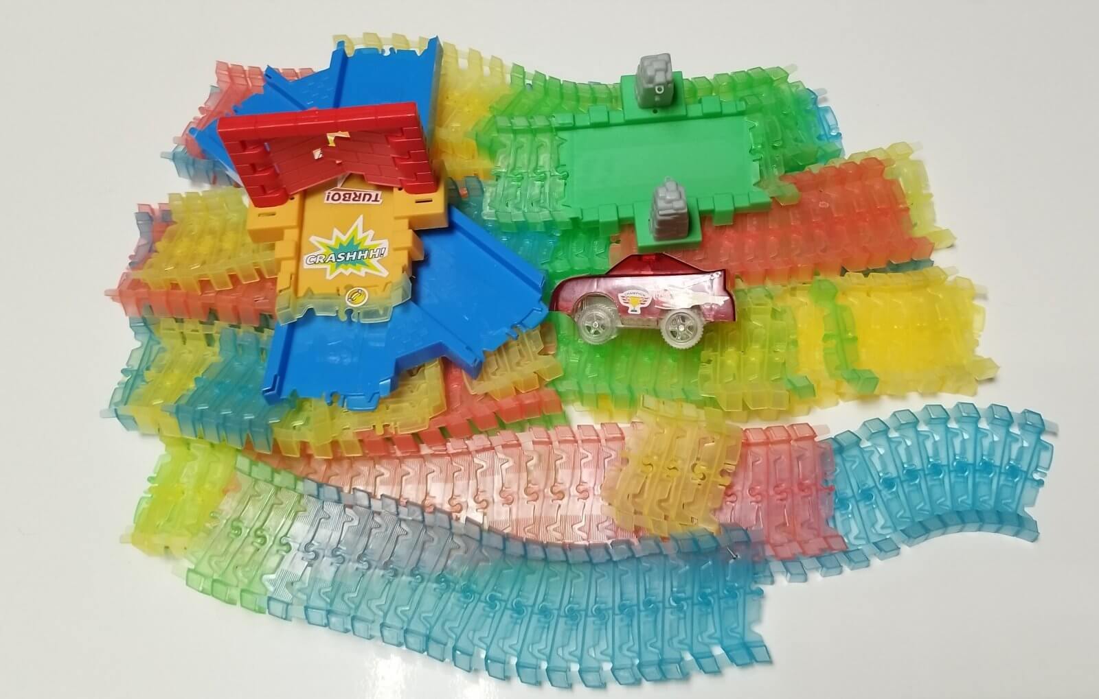 Flexibilní autodráha Magic Tracks Crash s autíčkem