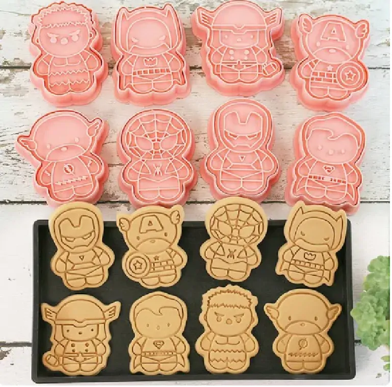 3D vykrajovátka na sušenky - MARVEL AVENGERS - 8 ks 