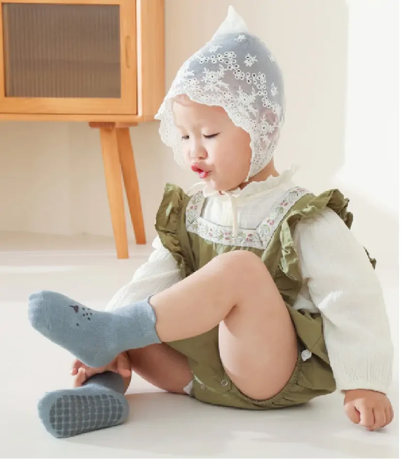 Protiskluzové ponožky - ŠEDÉ - (12-36m) M