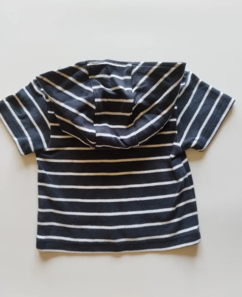 Tričko s krátkým rukávem a kapucí - (6-9 m)