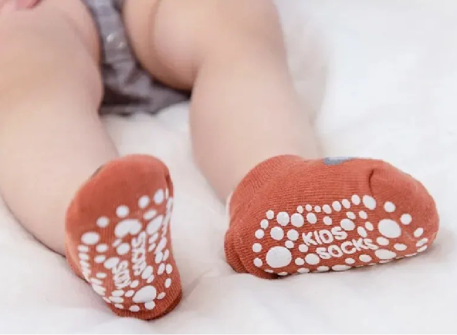 Protiskluzové ponožky - SKOŘICOVÉ - KOALA - (3-5 let) L