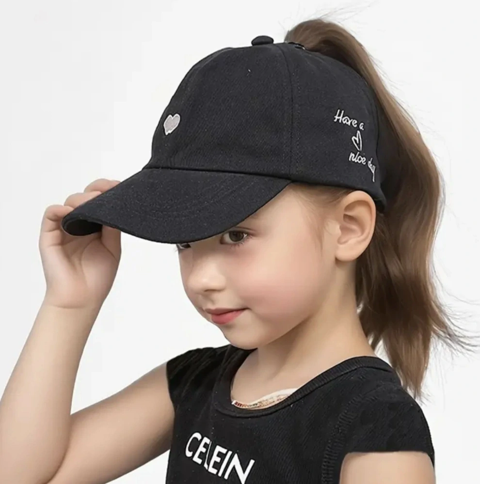 Dětská letní kšiltovka s otvorem pro culík - ČERNÁ (5-10 let)