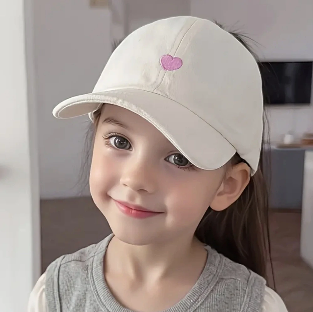 Dětská letní kšiltovka s otvorem pro culík - BÍLÁ (5-10 let)