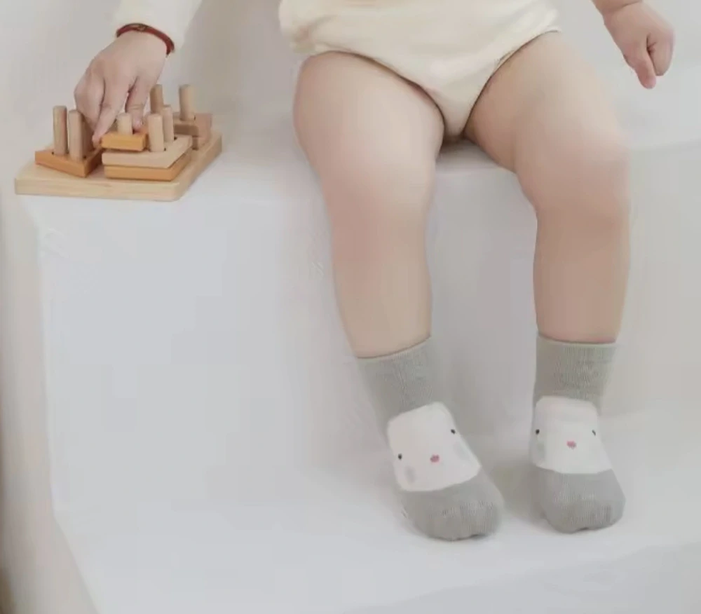 Protiskluzové ponožky - SVĚTLE ZELENÉ - (24-36 m) L