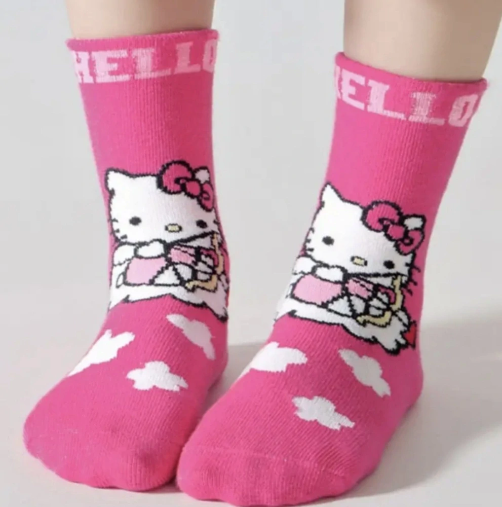 Protiskluzové ponožky SANRIO - HELLO KITTY - RŮŽOVÉ - MRÁČKY (3-8 let)