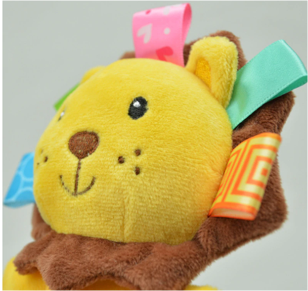 Plyšové chrastítko s pískátkem - LVÍČEK