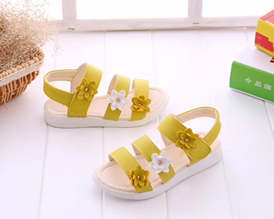 Sandálky kytičky - ŽLUTÉ (18-24 m)