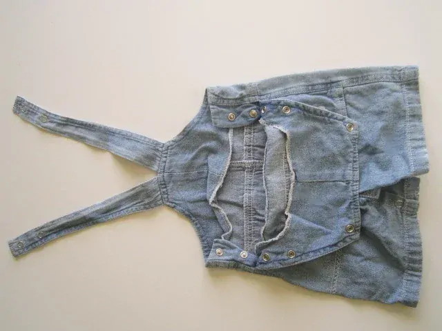 Kraťáskové džínové lacláčky