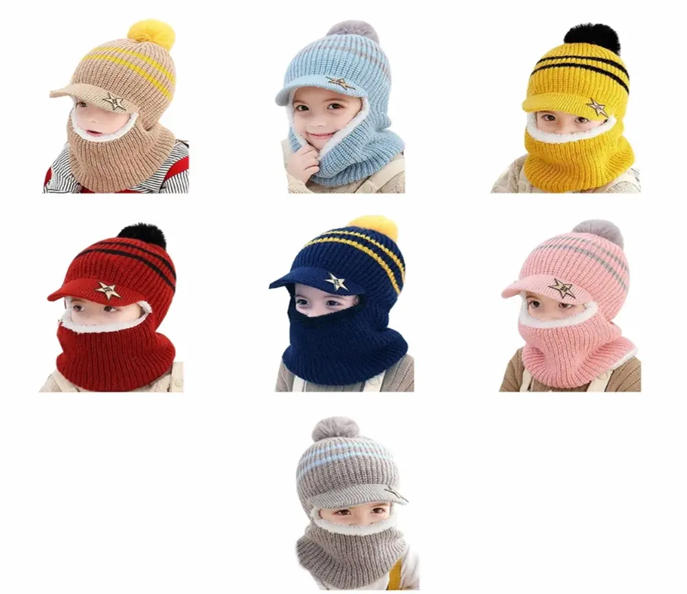 Pletená zimní kukla s kšiltem a bambulí - SVĚTLE MODRÁ