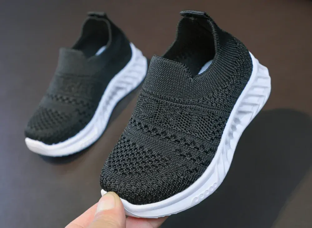 Síťované tenisky - ČERNÉ - (3-4 roky)