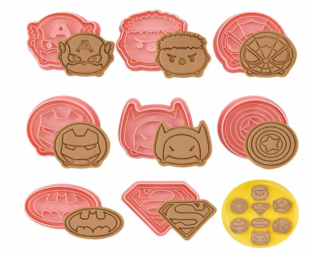 3D vykrajovátka na sušenky - MARVEL A DC KOMIKS - 8 ks 
