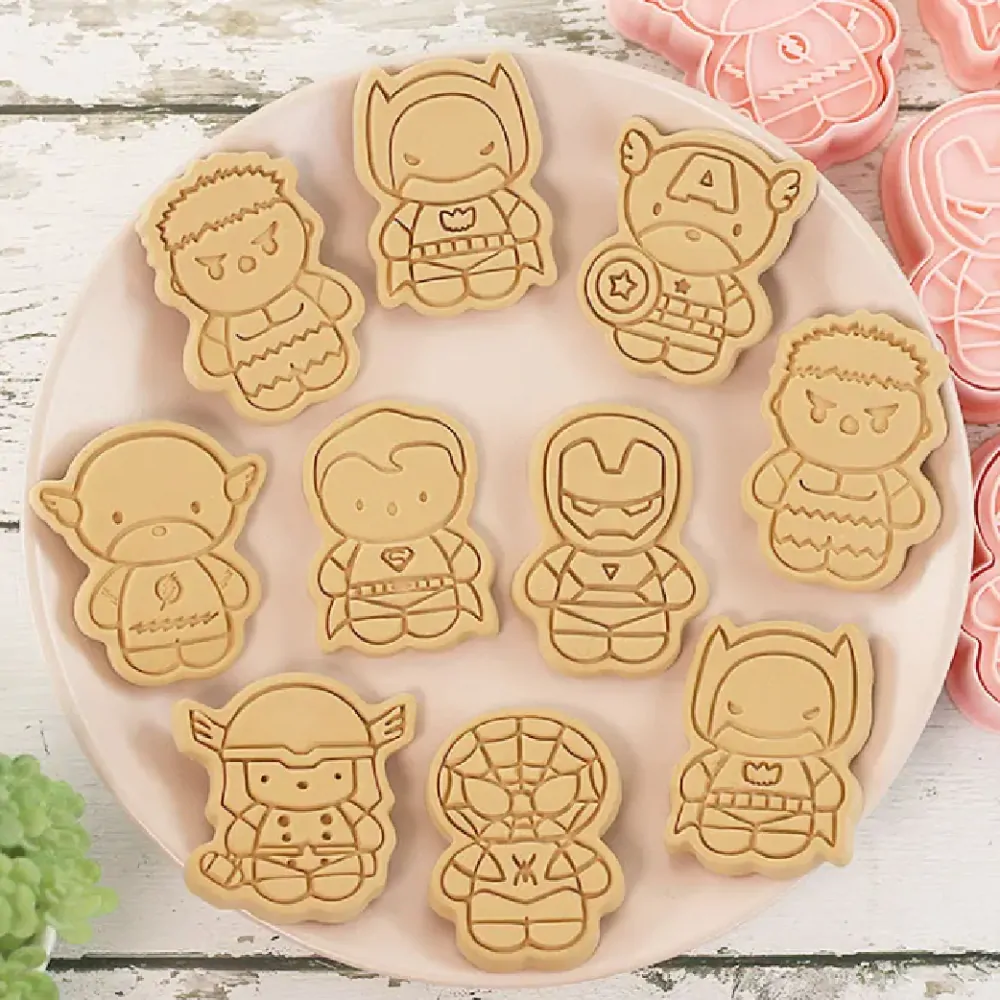 3D vykrajovátka na sušenky - MARVEL AVENGERS - 8 ks 