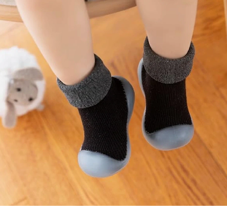 Barefoot ponožky s podrážkou - ČERNÉ (3-6 m)