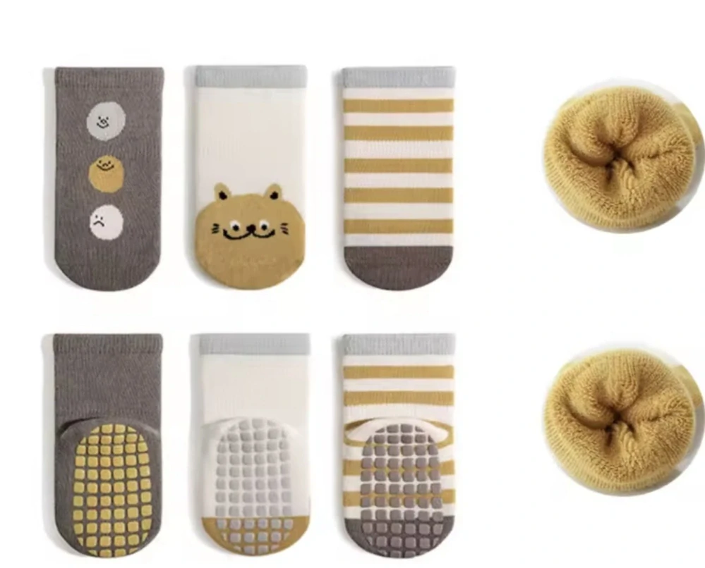 Teplé bavlněné protiskluzové ponožky - PROUŽKY - (3-5 let) L