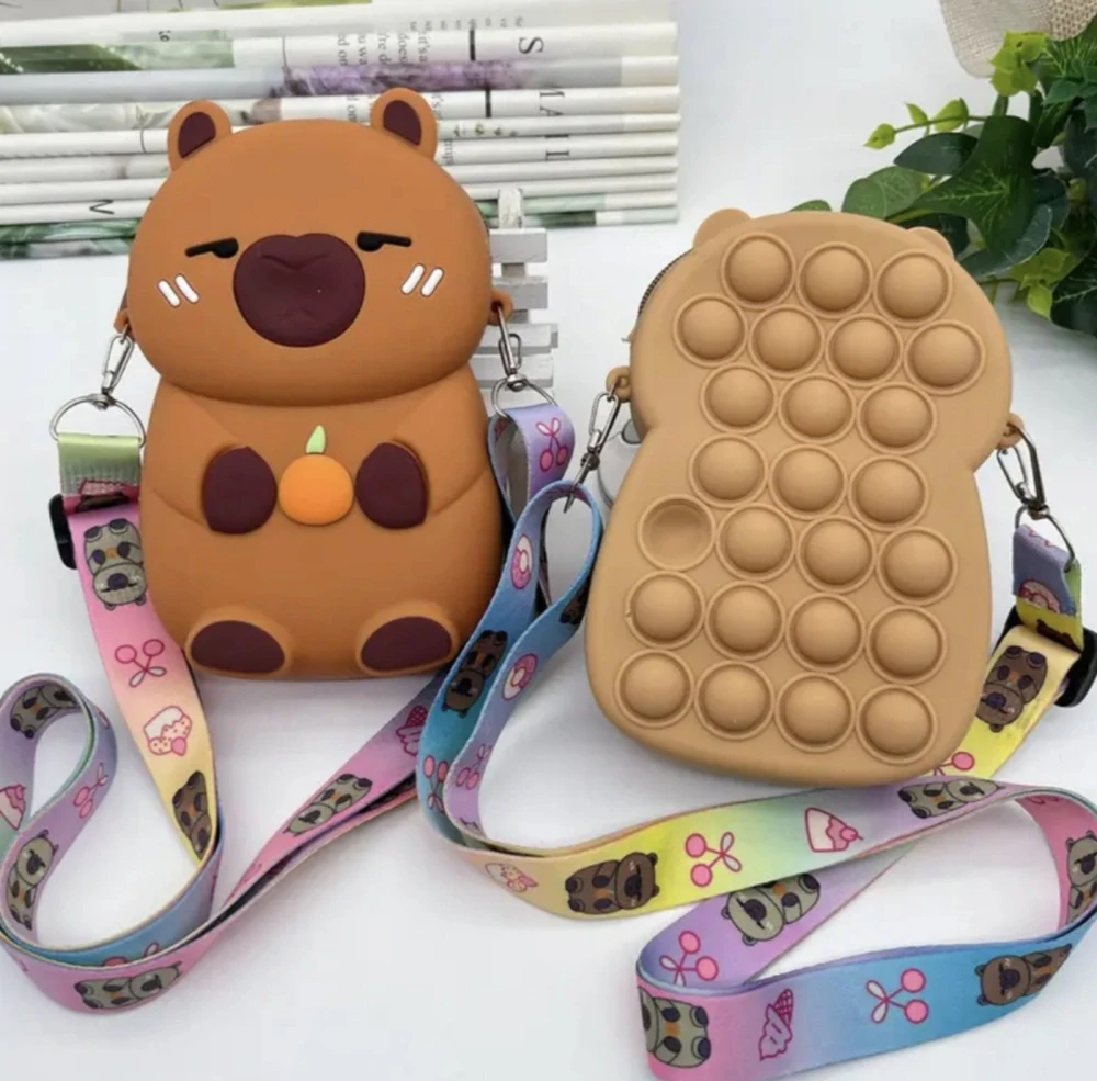Mini silikonová kabelka - POP IT - KAPYBARA - TMAVĚ HNĚDÁ