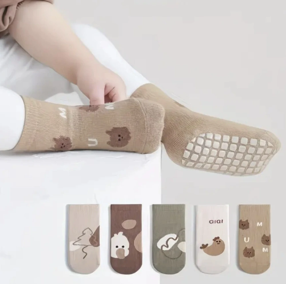 Protiskluzové ponožky - STŘEDNĚ HNĚDÉ (3-5 let) L