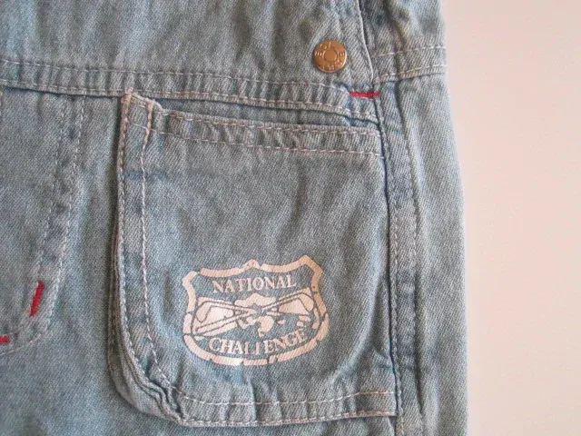 Kraťáskové džínové lacláčky