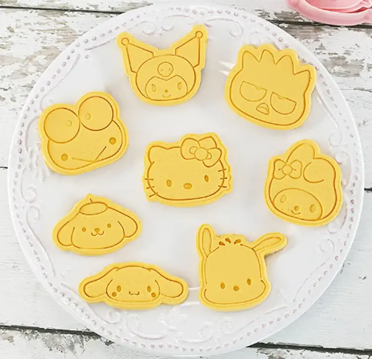 3D vykrajovátka na sušenky - HELLO KITTY 1 - 8 ks 