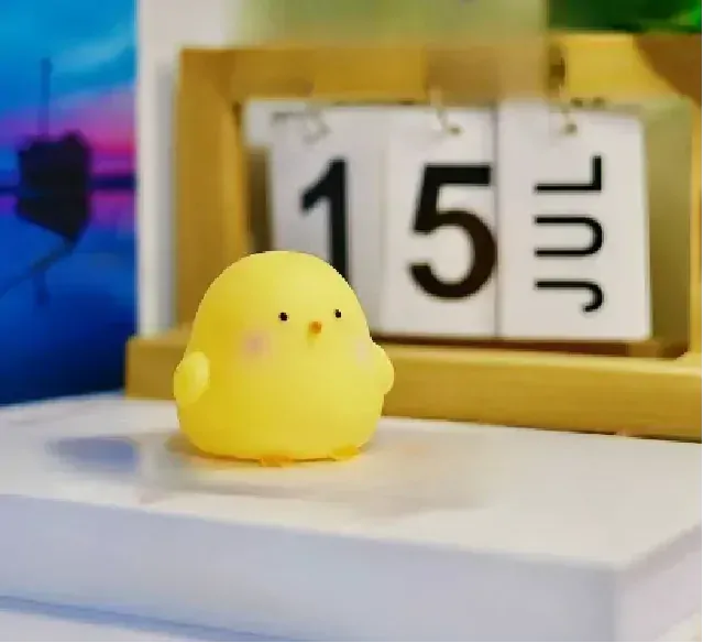 Mini noční lampička na baterky - KUŘÁTKO 1 - ŽLUTÉ