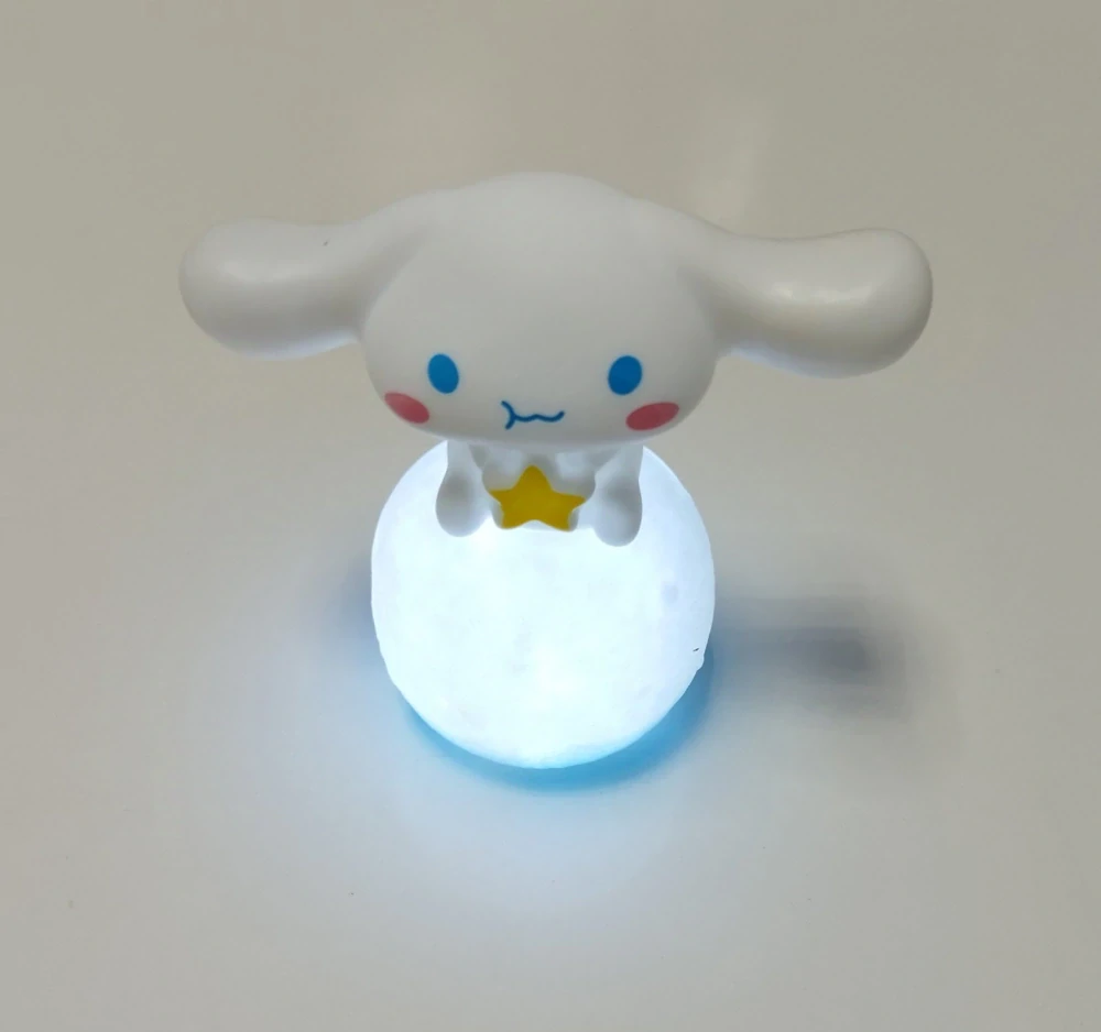 Noční světlo - POHÁDKA SANRIO - CINAMONROLL - MĚSÍC