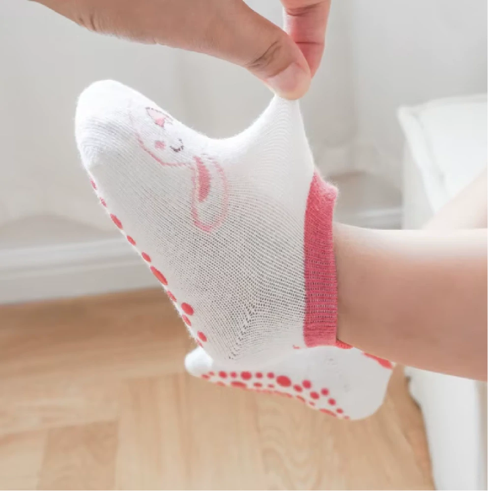 Protiskluzové ponožky - BÍLÉ - KRÁLÍK - (12-36 m) M