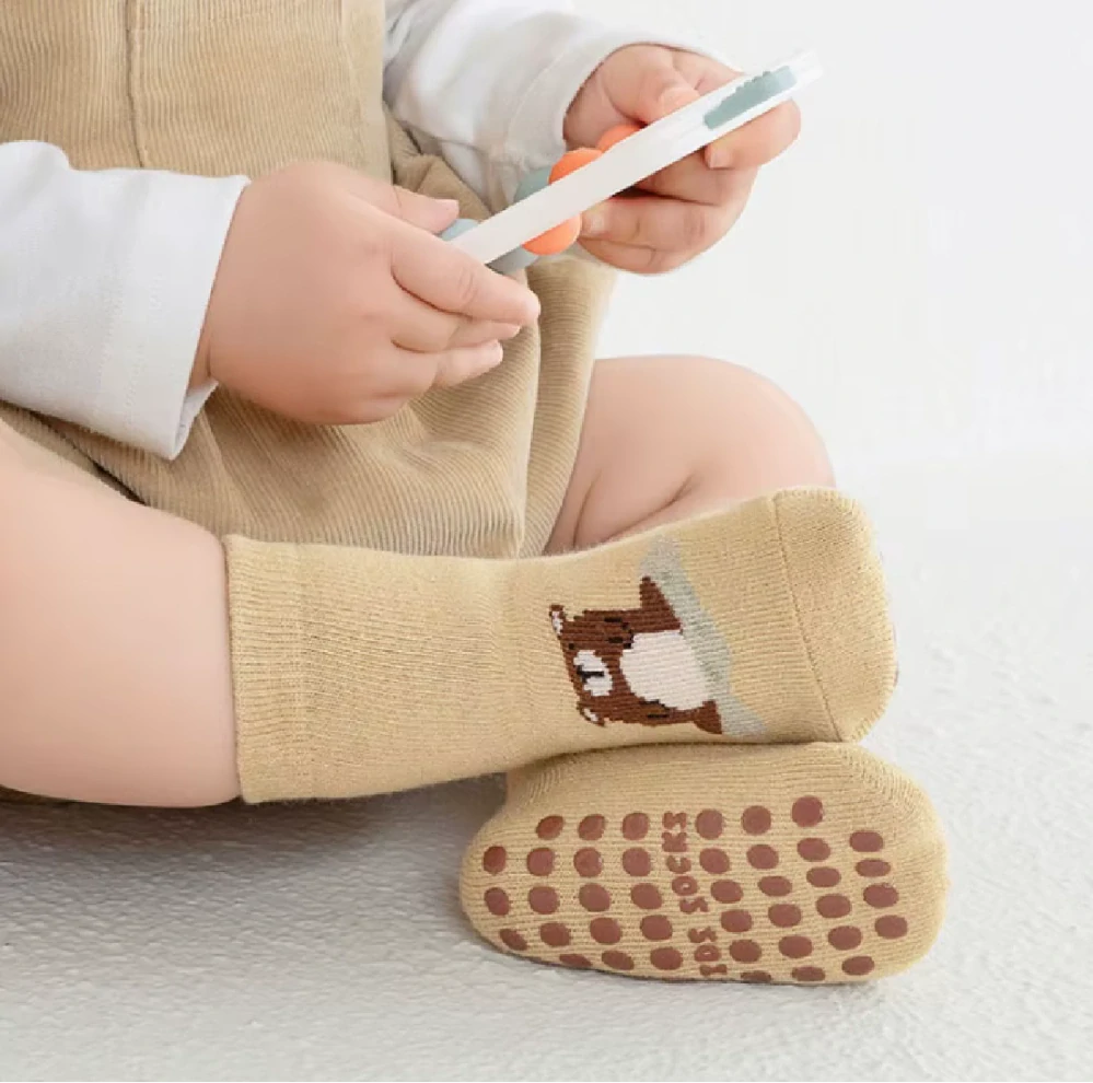 Protiskluzové ponožky - TMAVĚ ŽLUTÉ - KŘEČEK - (3-5 let) L