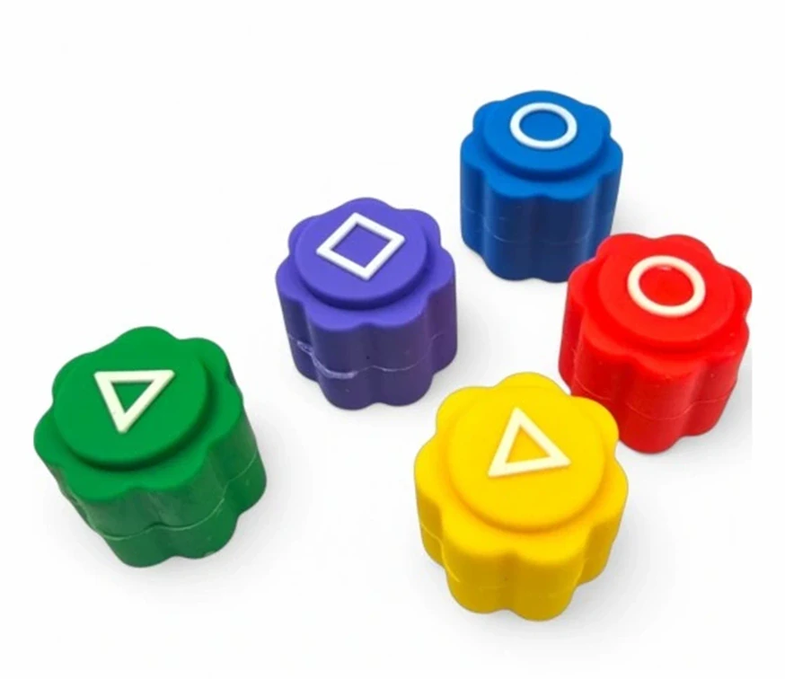 Hra GONGGI - SQUID GAME/ HRA NA OLIHEŇ - 5ks + Stojánek trojúhelník 