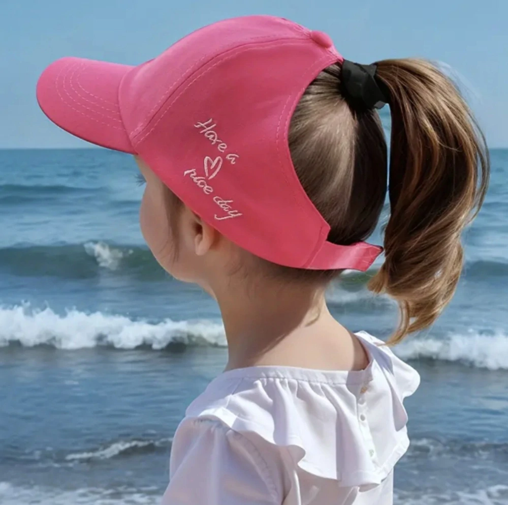 Dětská letní kšiltovka s otvorem pro culík - BÍLÁ (3-7 let)