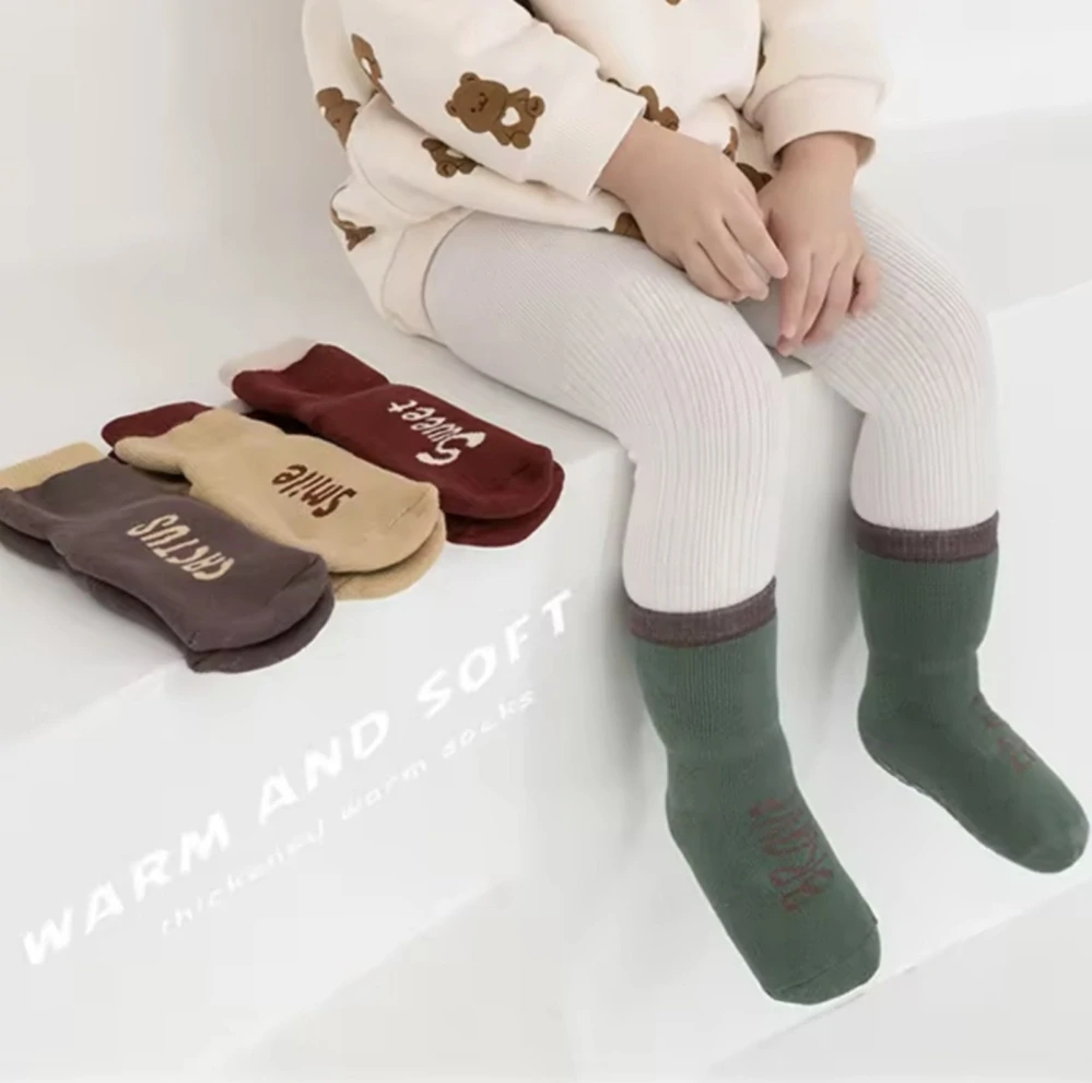 Teplé protiskluzové ponožky - HNĚDÉ - (12-36 m) M