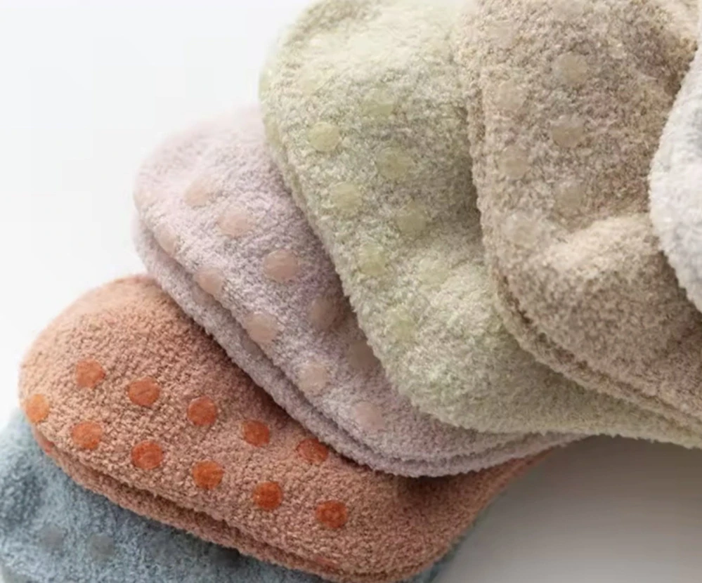 Protiskluzové flísové ponožky -  KRÁLÍK - (24-36 m) M