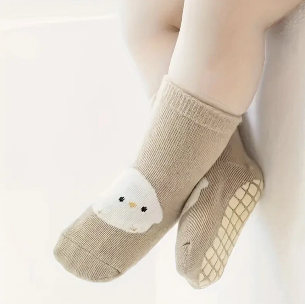 Protiskluzové ponožky - STŘEDNĚ HNĚDÉ - KUŘÁTKO - (12-36m) M