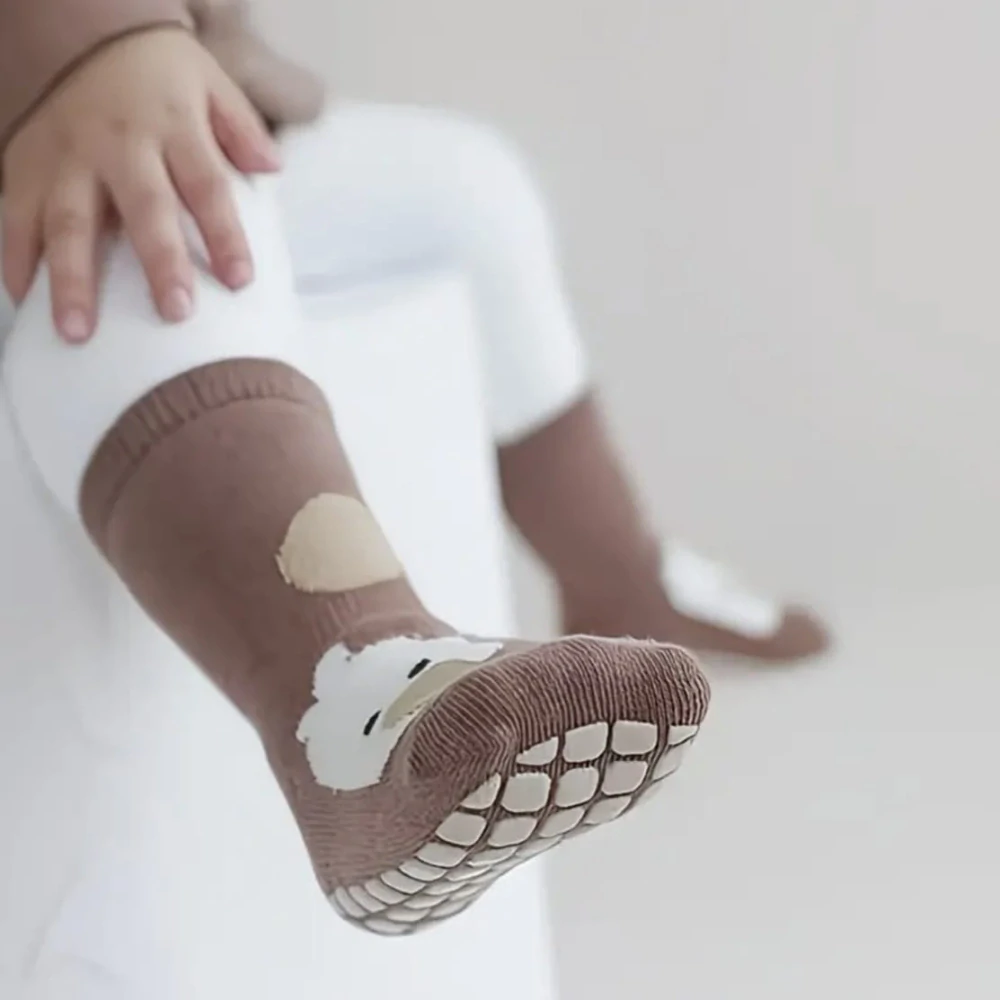 Protiskluzové ponožky - STŘEDNĚ HNĚDÉ (3-5 let) L