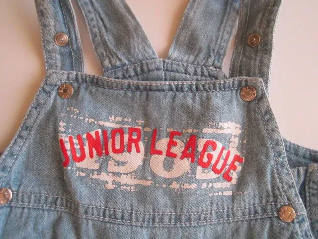 Kraťáskové džínové lacláčky