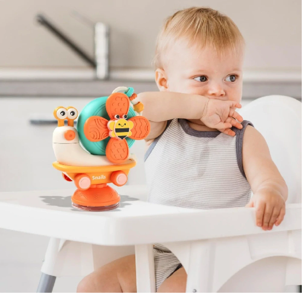 Senzorická hračka chrastítko s přísavkou - VĚTRNÝ ŠNEK - ORANŽOVÝ