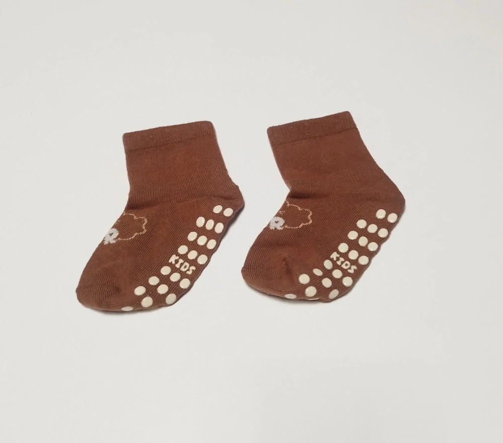 Protiskluzové ponožky - TMAVĚ HNĚDÉ - BEAR - (12-36m) M