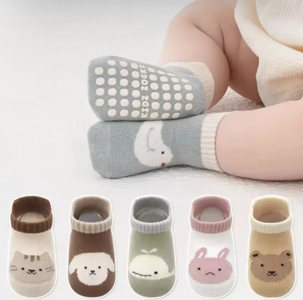 Protiskluzové ponožky - STŘEDNĚ HNĚDÉ - MEDVÍDEK - (12-36 m) M