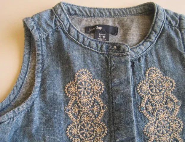 Džínový overálek bez rukávů