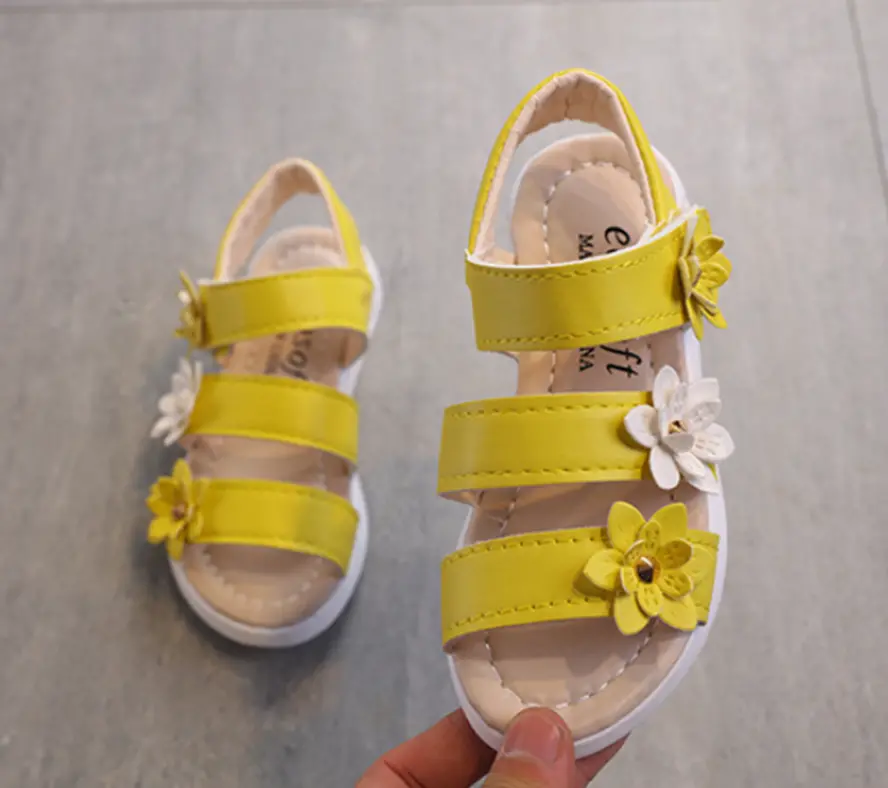 Sandálky kytičky - ŽLUTÉ (18-24 m)