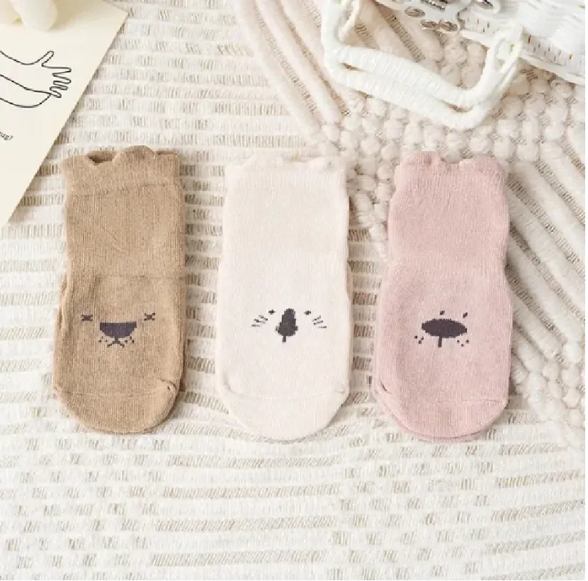 Protiskluzové ponožky - SVĚTLE HNĚDÉ - (3-5let) L