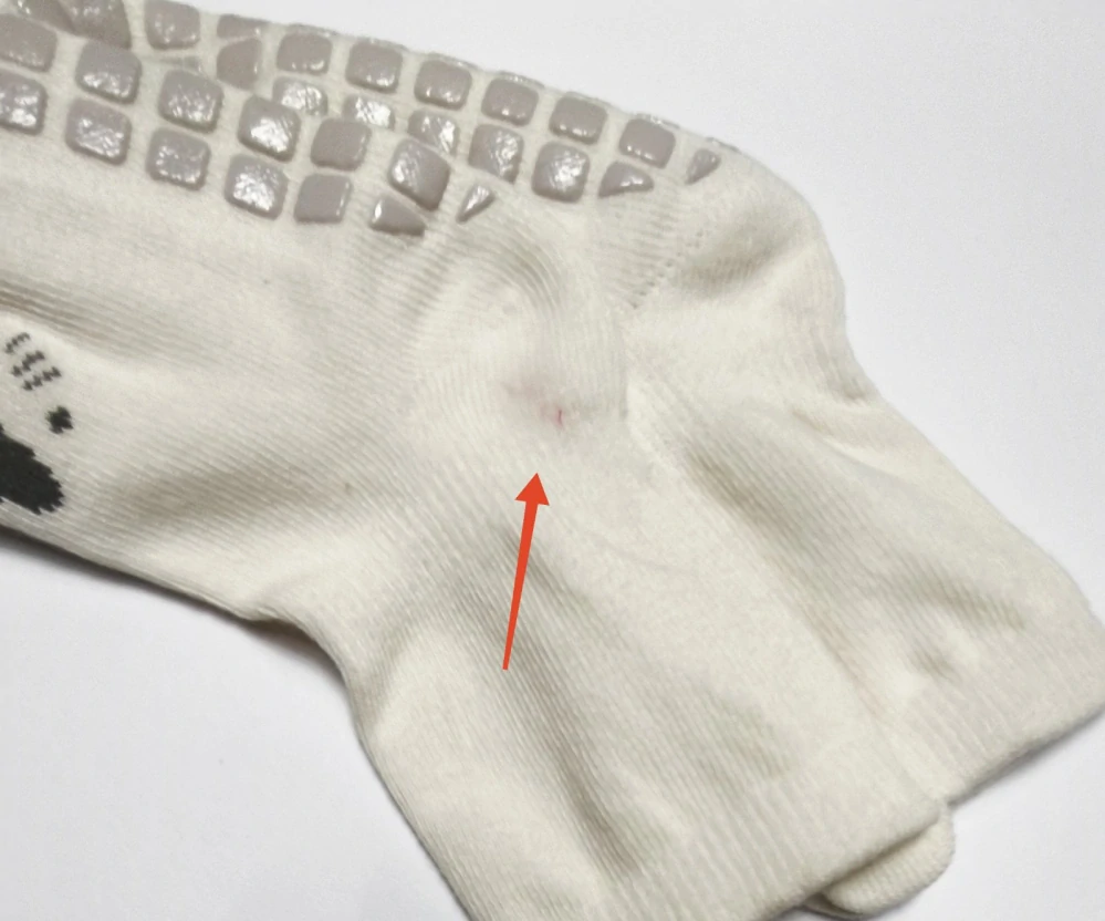 Protiskluzové ponožky - BÉŽOVÉ - (3-5let) L - S VADOU