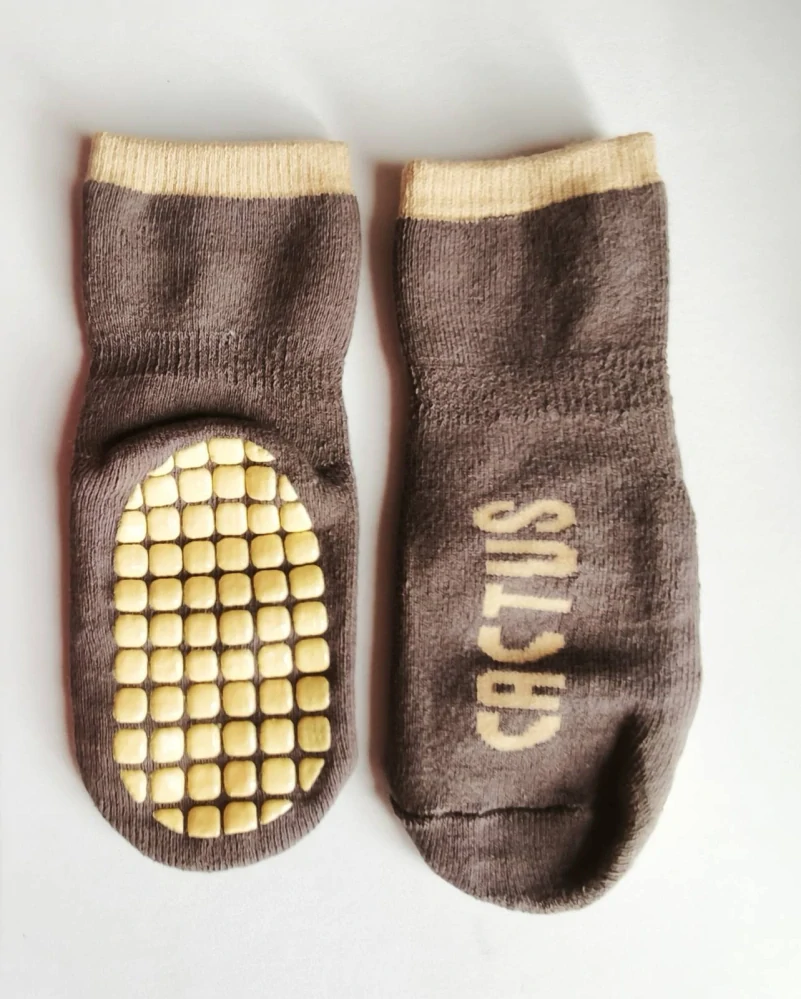 Teplé protiskluzové ponožky - HNĚDÉ - (12-36 m) M